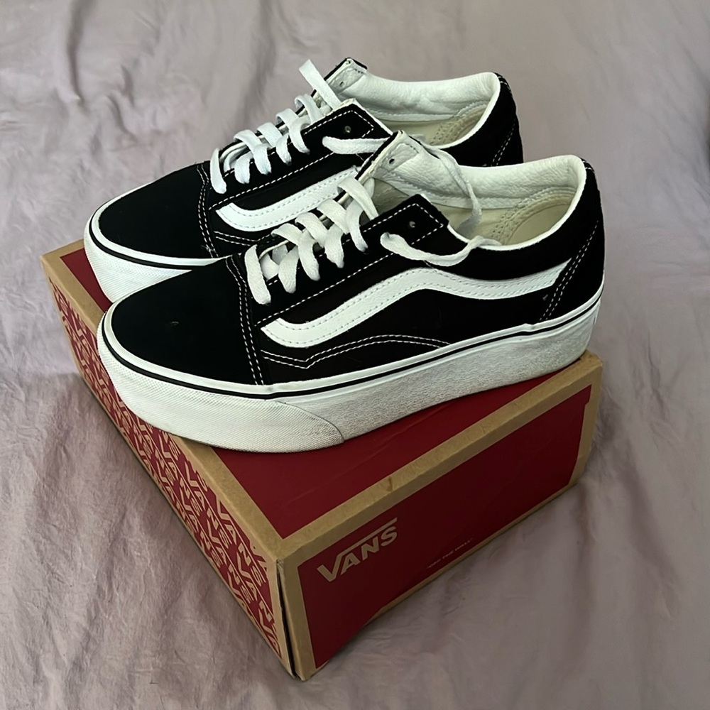 Black old school Vans stackform